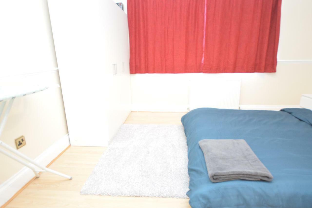 Four Bedroom Townhouse 12 Minutes Walk To Excel Exhibition Centre London Exterior foto