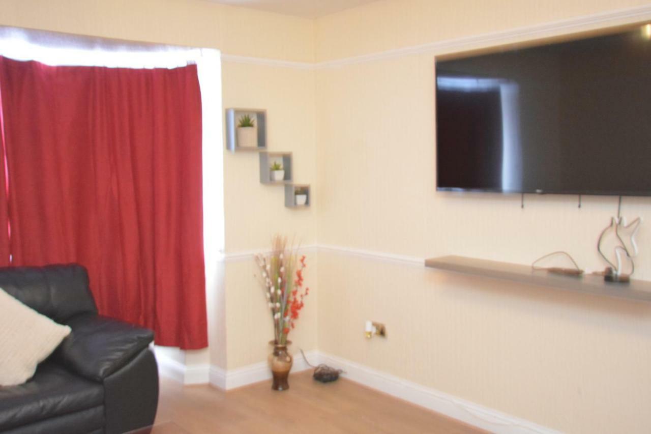 Four Bedroom Townhouse 12 Minutes Walk To Excel Exhibition Centre London Exterior foto