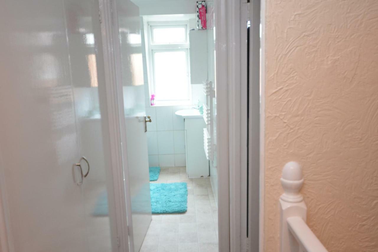 Four Bedroom Townhouse 12 Minutes Walk To Excel Exhibition Centre London Exterior foto