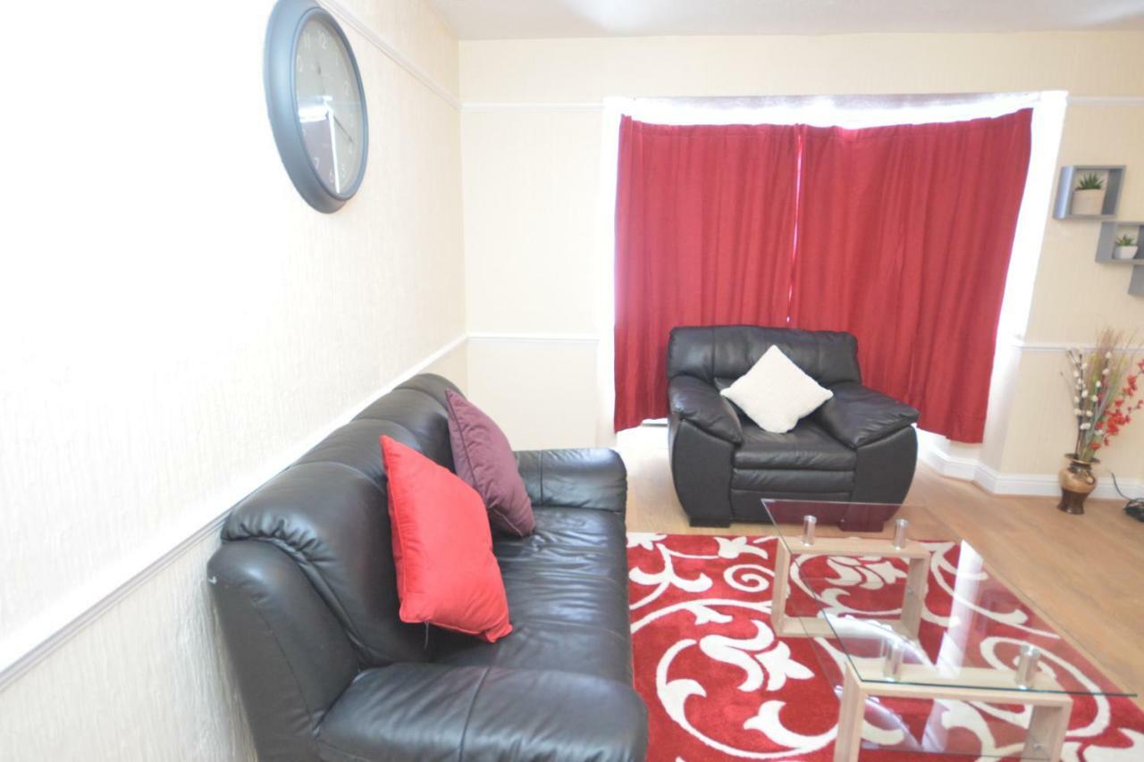 Four Bedroom Townhouse 12 Minutes Walk To Excel Exhibition Centre London Exterior foto