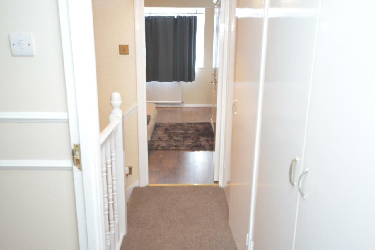 Four Bedroom Townhouse 12 Minutes Walk To Excel Exhibition Centre London Exterior foto