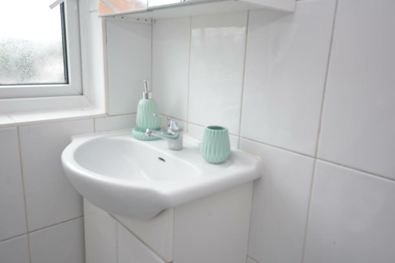 Four Bedroom Townhouse 12 Minutes Walk To Excel Exhibition Centre London Exterior foto