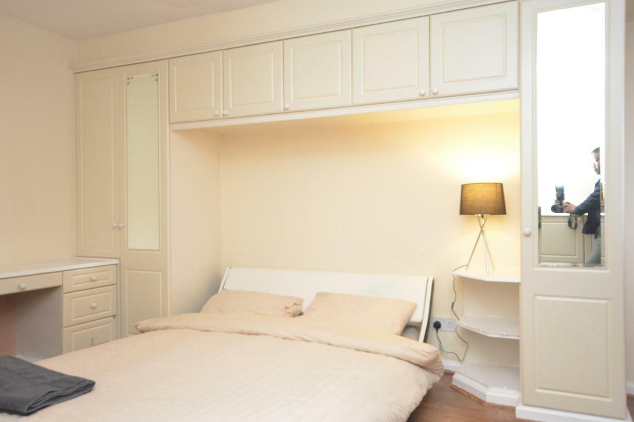 Four Bedroom Townhouse 12 Minutes Walk To Excel Exhibition Centre London Exterior foto
