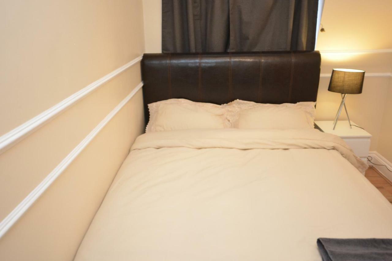 Four Bedroom Townhouse 12 Minutes Walk To Excel Exhibition Centre London Exterior foto