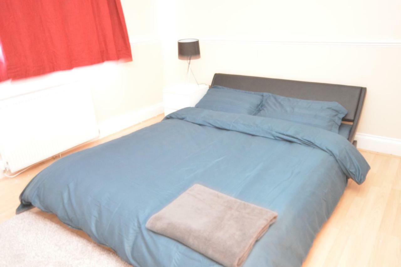Four Bedroom Townhouse 12 Minutes Walk To Excel Exhibition Centre London Exterior foto