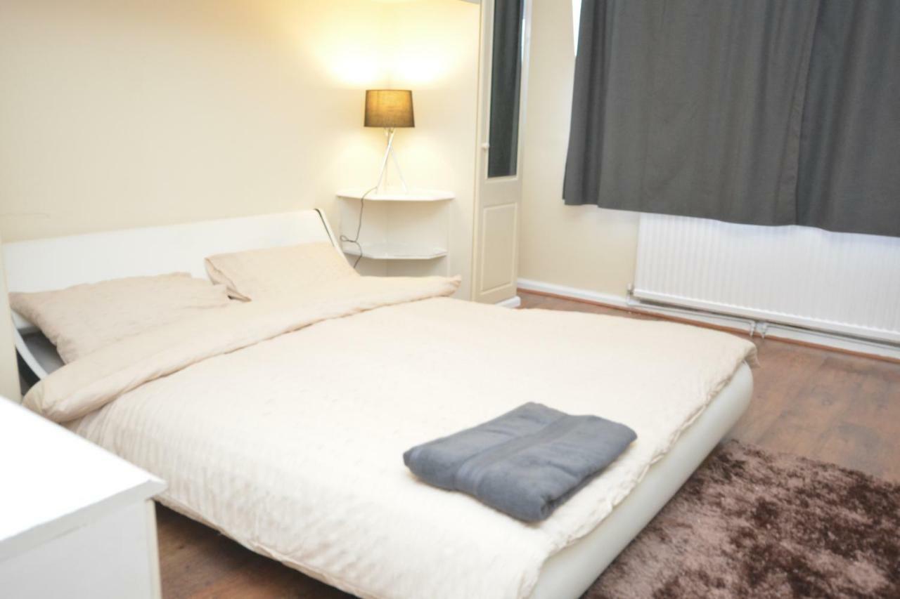 Four Bedroom Townhouse 12 Minutes Walk To Excel Exhibition Centre London Exterior foto