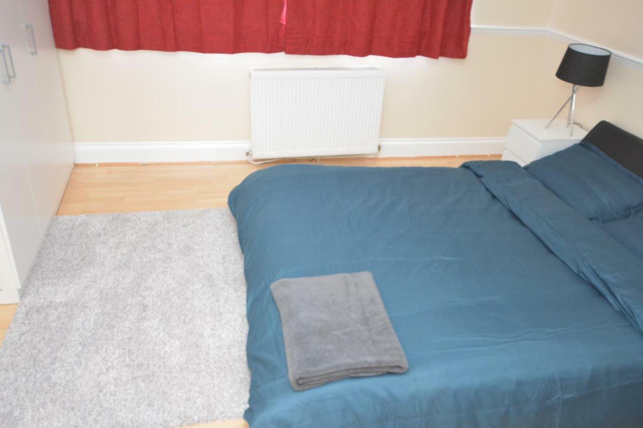 Four Bedroom Townhouse 12 Minutes Walk To Excel Exhibition Centre London Exterior foto