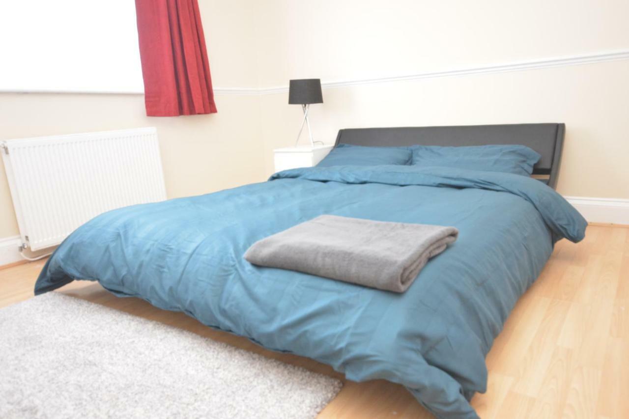 Four Bedroom Townhouse 12 Minutes Walk To Excel Exhibition Centre London Exterior foto