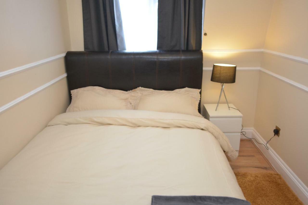 Four Bedroom Townhouse 12 Minutes Walk To Excel Exhibition Centre London Exterior foto