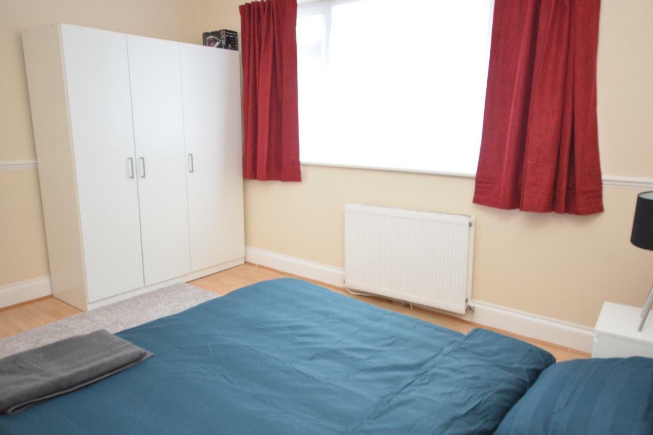 Four Bedroom Townhouse 12 Minutes Walk To Excel Exhibition Centre London Exterior foto