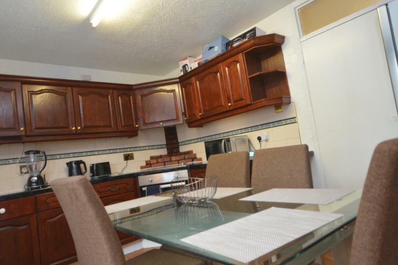 Four Bedroom Townhouse 12 Minutes Walk To Excel Exhibition Centre London Exterior foto