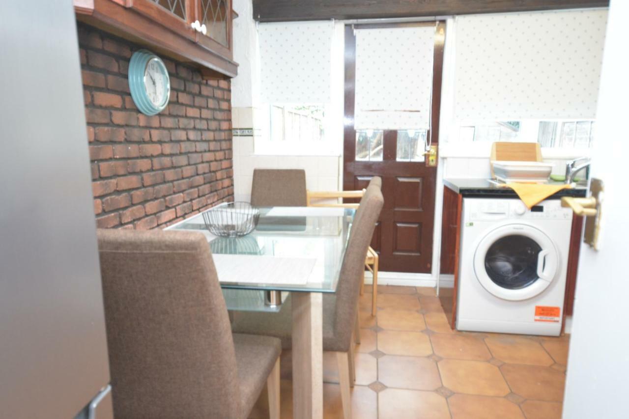 Four Bedroom Townhouse 12 Minutes Walk To Excel Exhibition Centre London Exterior foto
