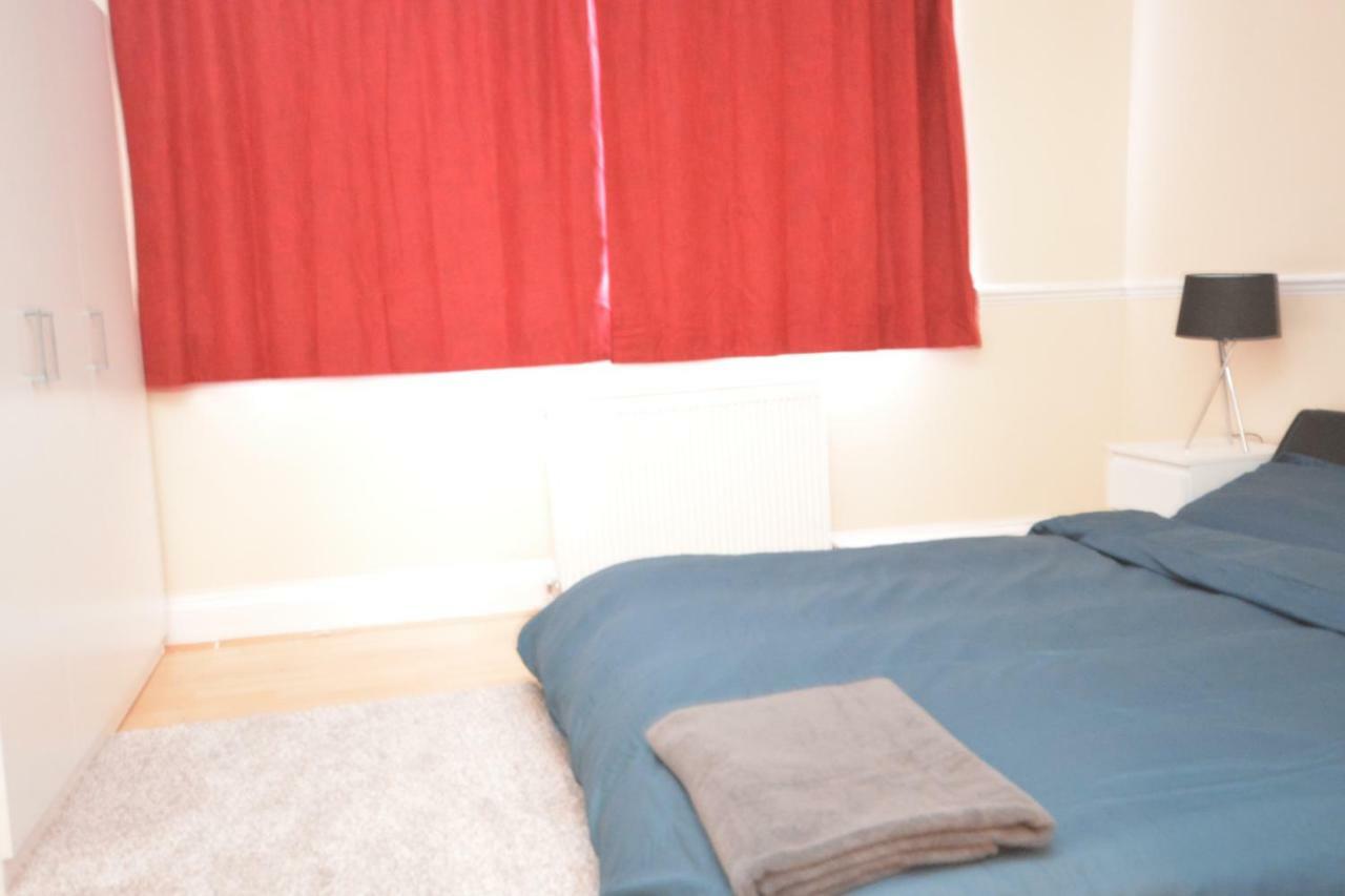 Four Bedroom Townhouse 12 Minutes Walk To Excel Exhibition Centre London Exterior foto