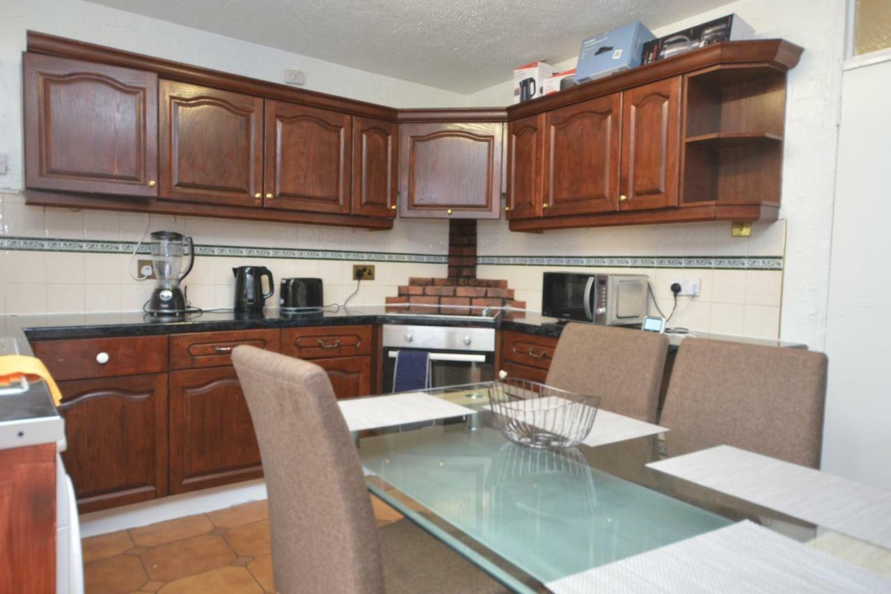 Four Bedroom Townhouse 12 Minutes Walk To Excel Exhibition Centre London Exterior foto