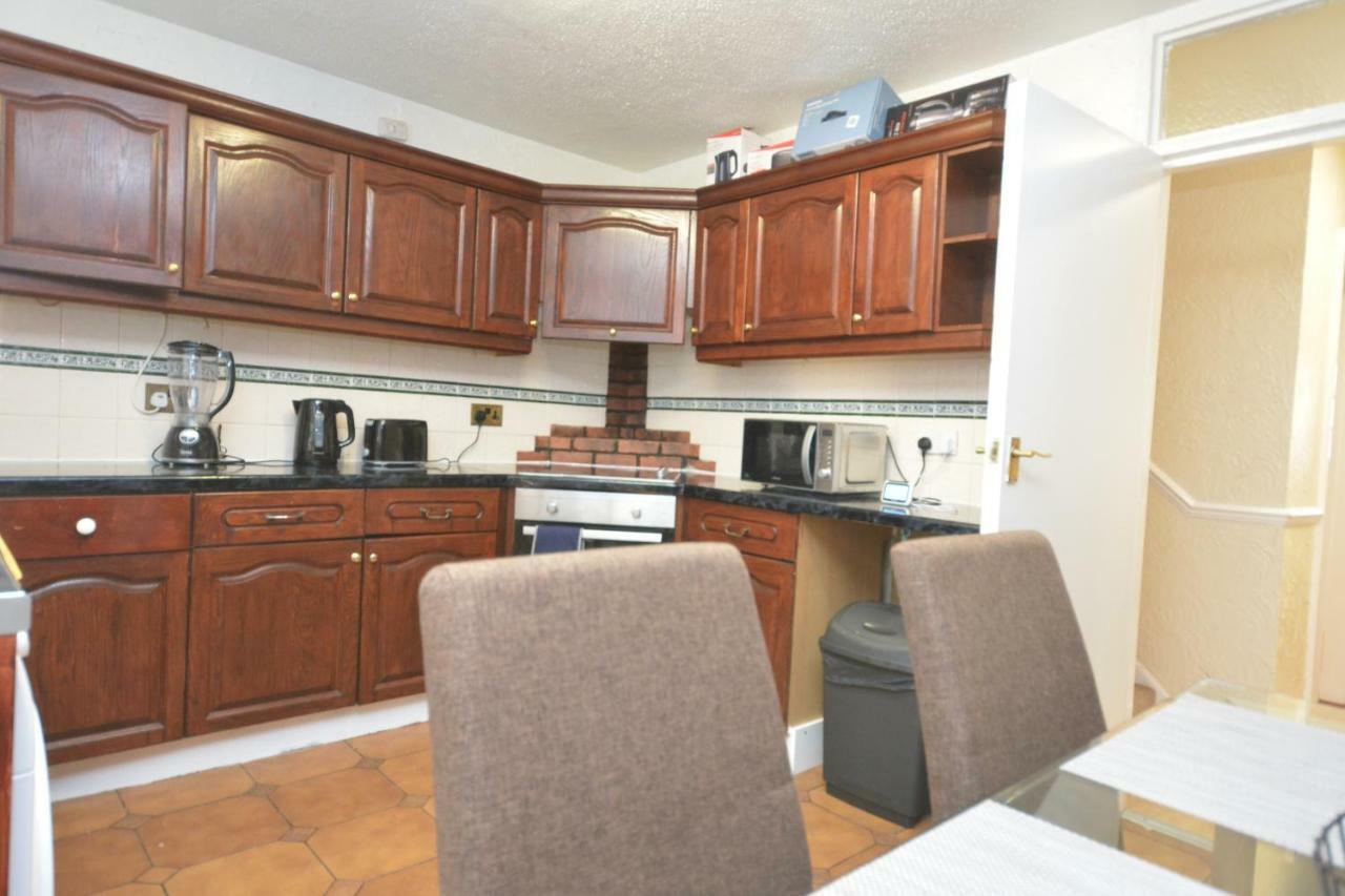 Four Bedroom Townhouse 12 Minutes Walk To Excel Exhibition Centre London Exterior foto