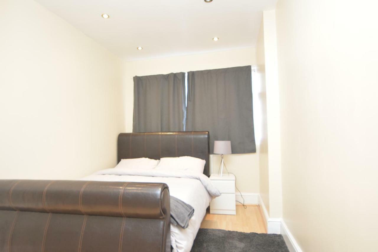 Four Bedroom Townhouse 12 Minutes Walk To Excel Exhibition Centre London Exterior foto